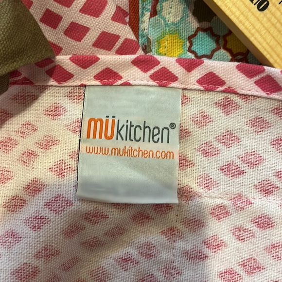Child’s chef hat, apron and oven mitt - Picture 5 of 5